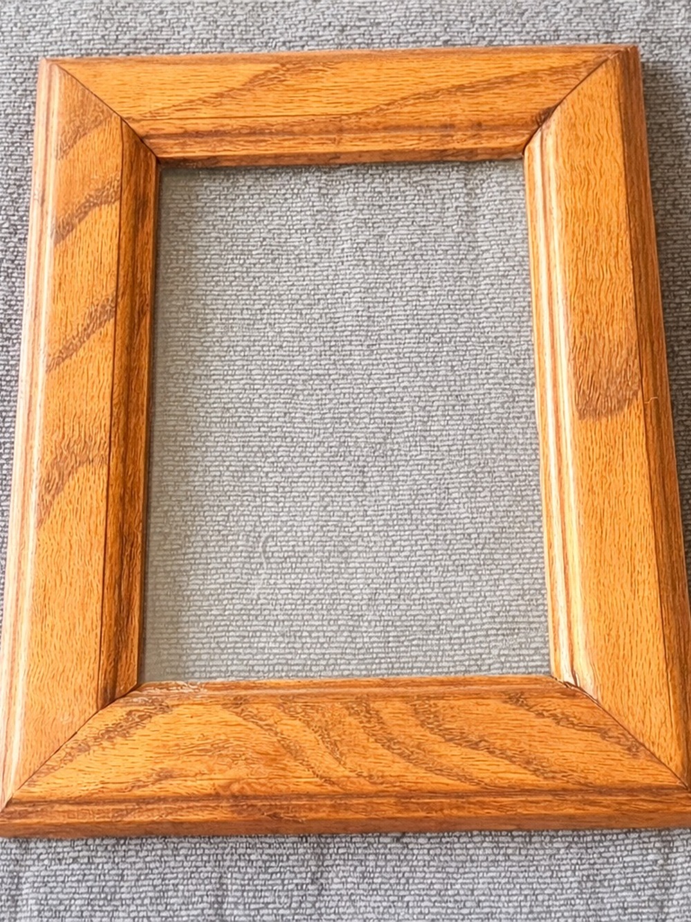 1980’s Handmade Vintage Solid Quartersawn Oak Frame is 6 1/4 x 9 1/4 in stained